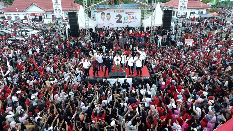 Ribuan Massa Pendukung Bergemuruh di Kampanye Pasangan IDEAL.